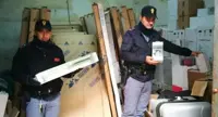 Napoli - Materiale sanitario e arredo bagno rubati in un negozio rinvenuti in un garage