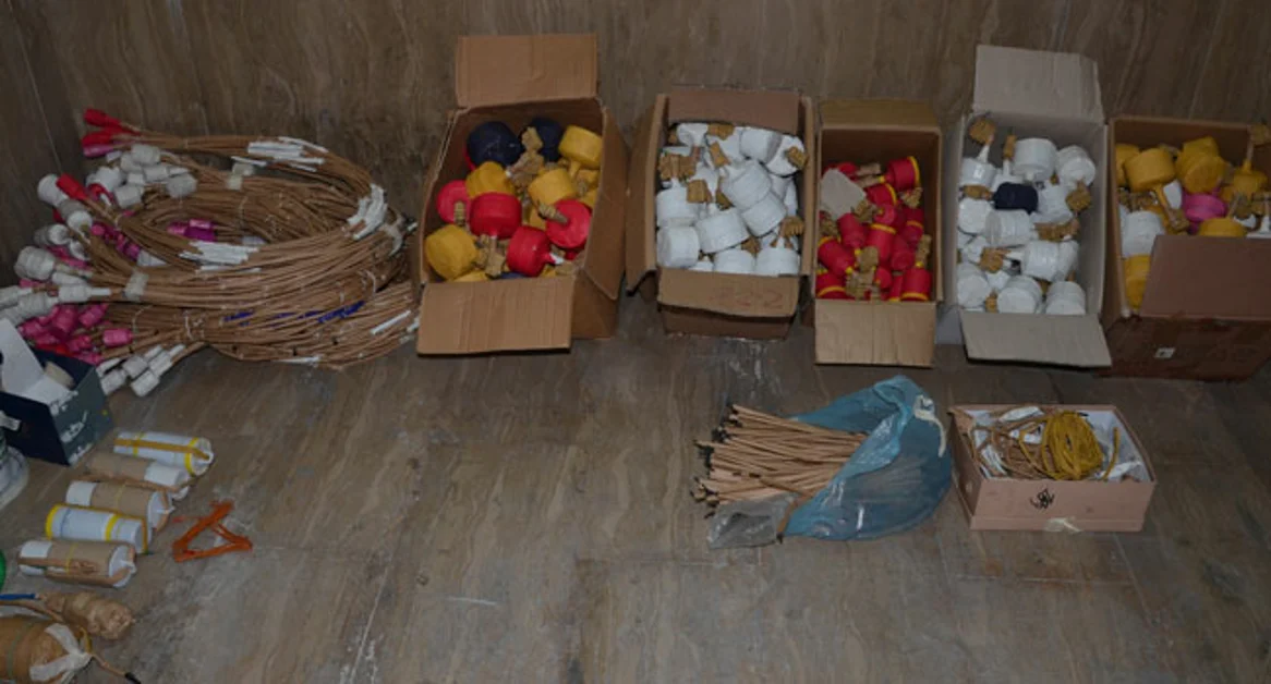 Scoperto a fabbricare "botti" per Capodanno in uno scantinato di uno stabile a Pompei, arrestato pregiudicato