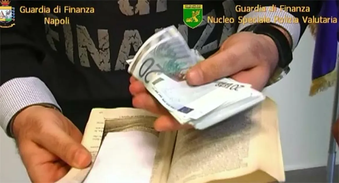 Castellammare - Soldi falsi smerciati in tutta Europa, otto misure cautelari