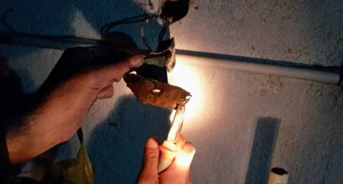 Caivano (NA) - Spaccia droga in casa "protetto" da microcamere nascoste, arrestato 33enne