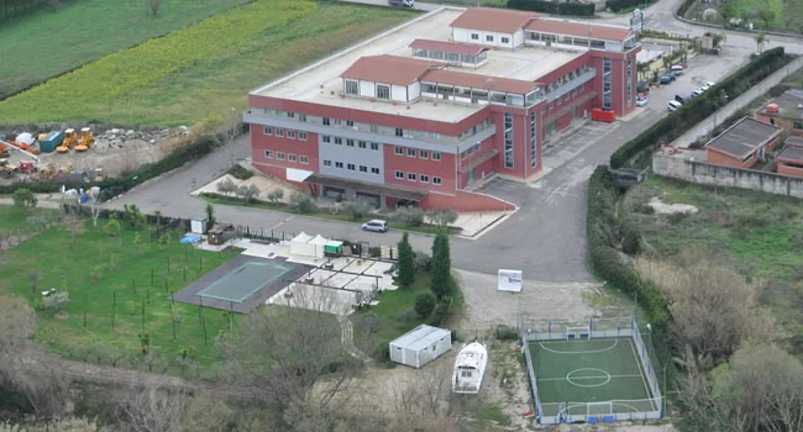 Battipaglia (SA) - Opere abusive in zona demaniale idrica, operazione del Reparto Aeronavale della GdF