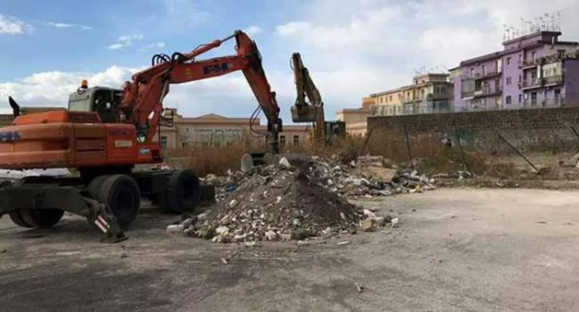 Torre del Greco - Bonificata dai rifiuti area ex container in via Circumvallazione