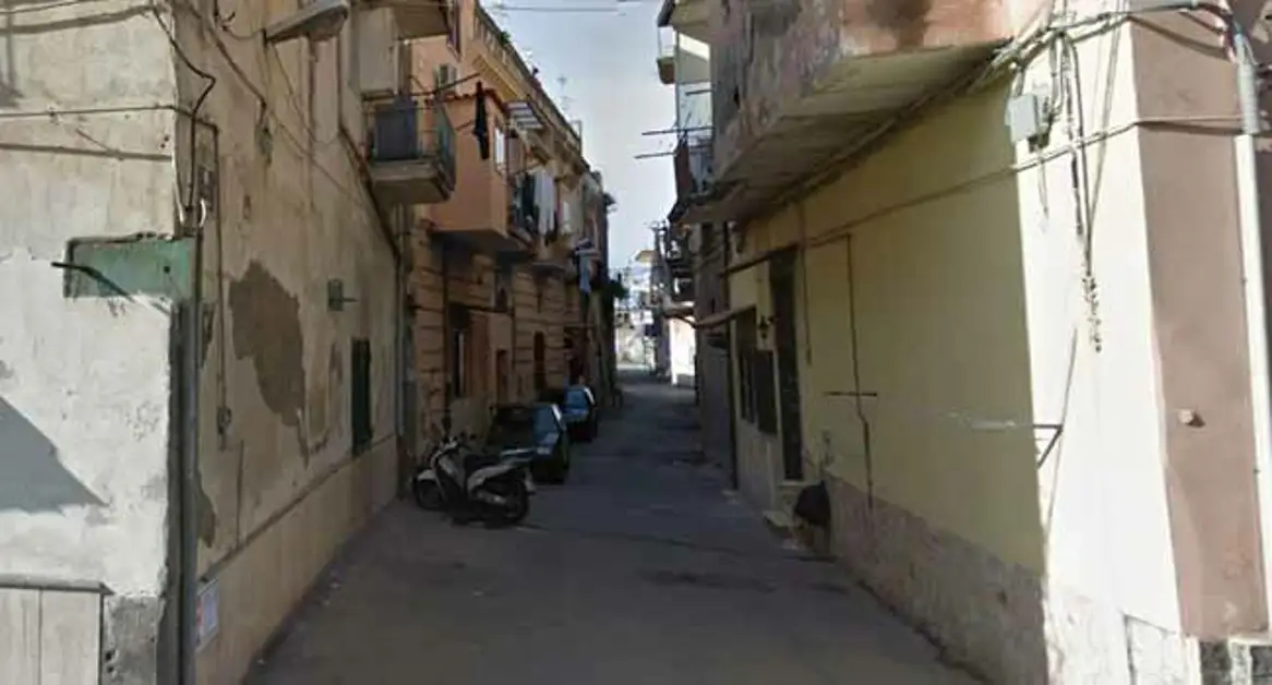 Torre Annunziata - Colpi di pistola contro casa in via Stamperia, ipotesi avvertimento