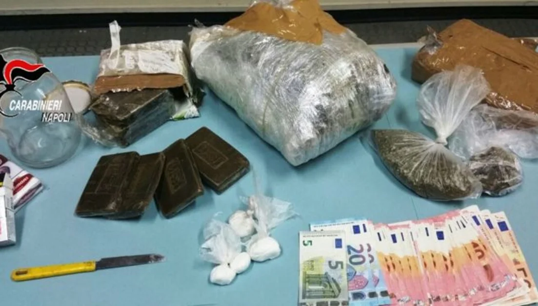 Boscoreale - Droga nella villetta di famiglia, otto persone finiscono in manette