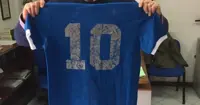 Napoli - Ruba maglia e scarpette di Maradona indossate in Inghilterra-Argentina dell'86, denunciato