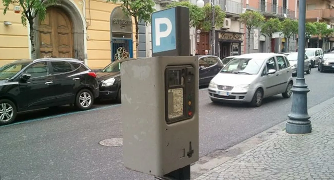 Torre Annunziata - Sosta nelle strisce blu, arriva l'EasyPark: si potrà pagare dal cellulare