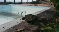 Torre Annunziata - Caduta di massi sulle piscine del Lido Azzurro, iniziati i lavori di messa in sicurezza del costone