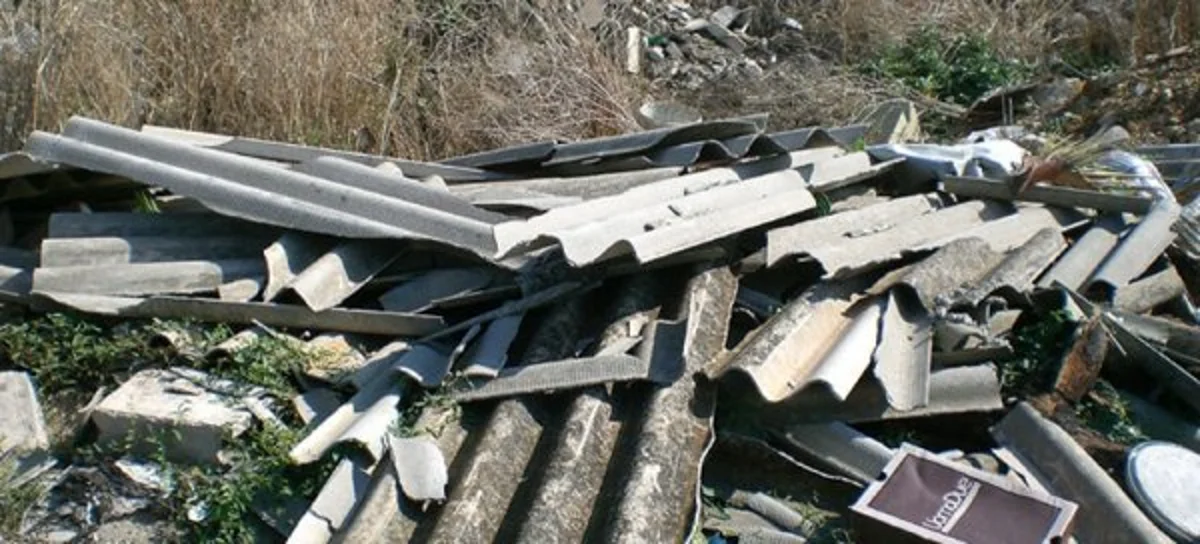 Castellammare - Sversamento di amianto in strada, individuate tre discariche
