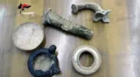 Bacoli (NA) - Arredava casa con beni archeologici, denunciato