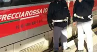 Napoli - Rubano borsa di una donna alla Stazione, arrestati due giovani extracomunitari