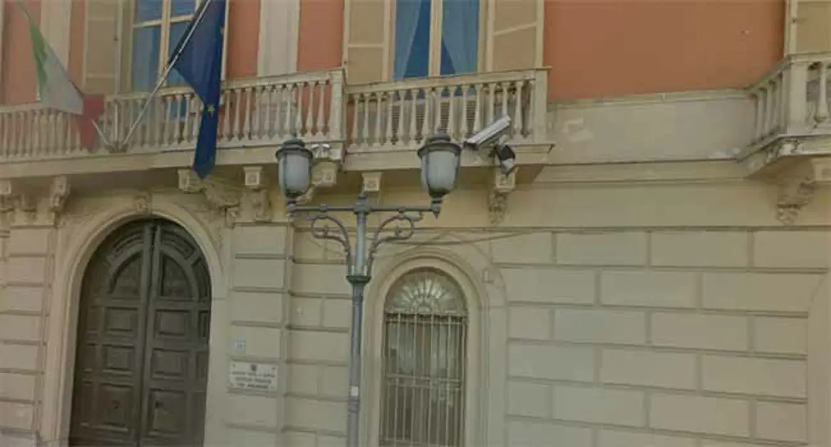 Torre Annunziata - Deve scontare una pena residua di 5 anni, si consegna in carcere rampollo clan Gionta