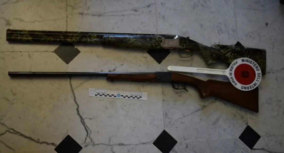 Acerra (NA) - Deteneva illegalmente due fucili trovati nell'auto, arrestato pregiudicato