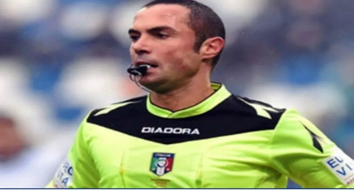 Torre Annunziata - L'arbitro internazionale Marco Guida raggiunge la centesima direzione in A