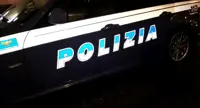 Napoli - Sorpreso a rapinare automobilista, arrestato