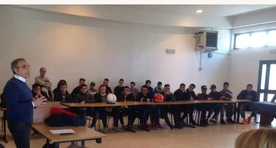 Torre Annunziata - Consiglio comunale dei giovani, "seduta" con gli studenti del Marconi-Galilei