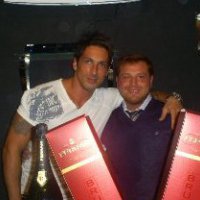 Trecase. Fabiano del G.F. 6 all´inaugurazione di un negozio