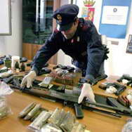 Operazione della polizia: scoperto un altro arsenale della camorra