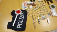 Casavatore (NA) - Fermato dalla Polizia, trovato in possesso di droga: cerca corrompere agenti e viene arrestato