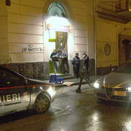 Rapina in via Maresca, commerciante spara e ferisce un rapinatore