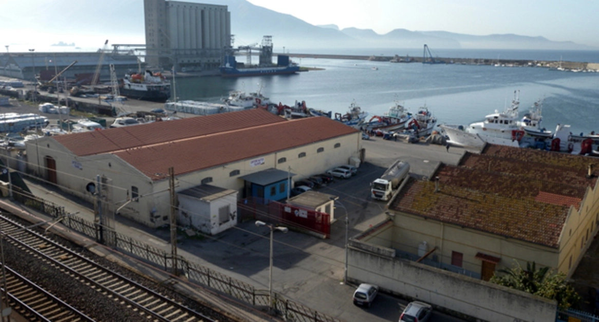 Torre Annunziata - Gli alunni del II Circolo "Siani" in visita alla Capitaneria di Porto