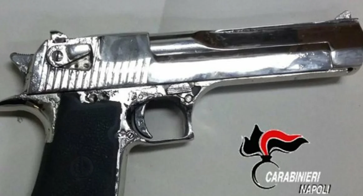 Castellammare - Trovato in possesso di una pistola, arrestato 22enne 