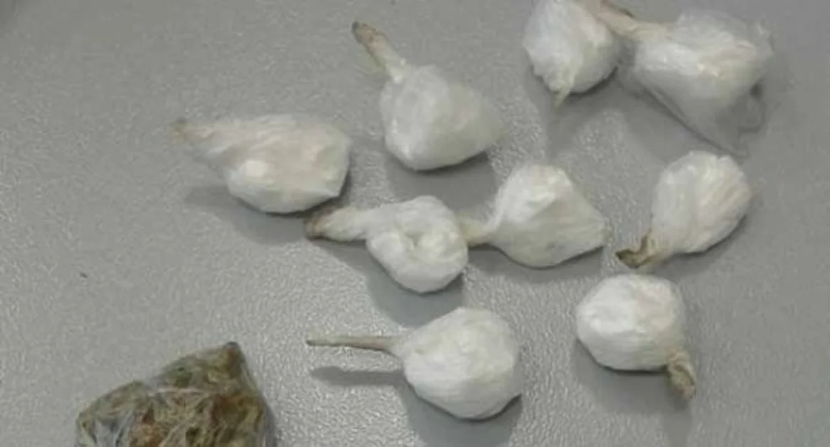 Portici - Piazza San Ciro, Polizia interrompe attività di spaccio di droga. Un arresto