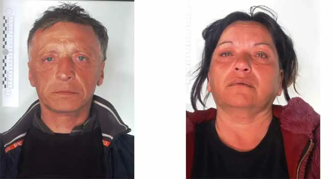 Torre del Greco - Forzano auto in sosta, arrestati un uomo e una donna