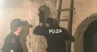 Napoli - Scoperta base operativa di una "banda del buco"