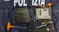 Napoli - Rubano auto a Scampia, arrestati tre ladri