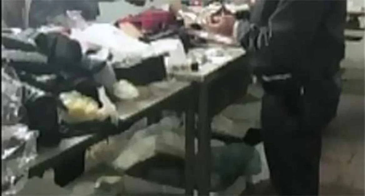 Afragola (NA) - GdF sequestra fabbrica di bosse contraffatte, due arresti