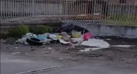 Torre Annunziata - Monnezza in via Terragneta, video-denuncia di un lettore