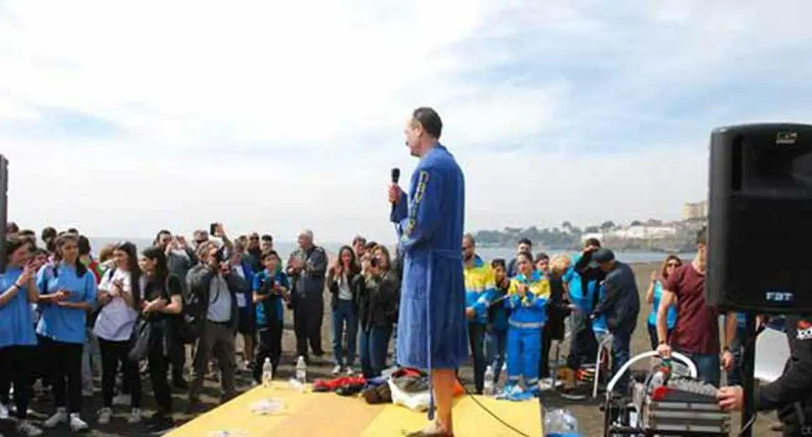 Torre Annunziata - Salvatore Cimmino "approda" sulla spiaggia torrese. Le scuole al Museo dell'Identità