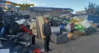 Arzano (NA) - Sequestrata discarica abusiva di rifiuti speciali, due denunce
