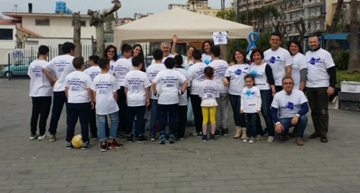 Torre del Greco - Giornata mondiale sull'autismo, l'Istituto "Leopardi" si colora di blu