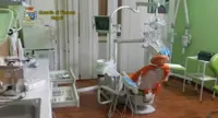 Napoli - Studio dentistico abusivo scoperto in  via Epomeo, denunciato falso dentista