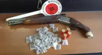 Napoli Polizia sequestra fucile e 30 dosi di droga