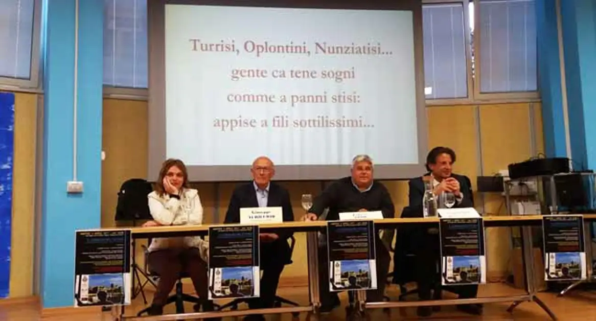 Torre Annunziata - L'ex poliziotto Auricchio ed il sindaco Starita: «Importante parlare di legalità nelle scuole»