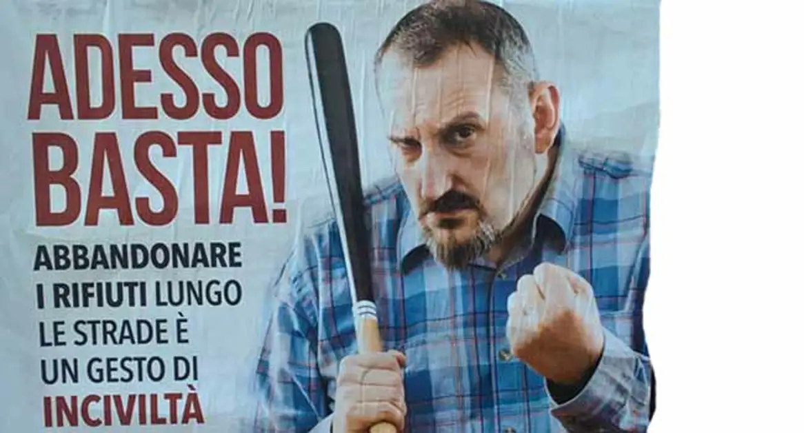 Torre Annunziata - Sversamento di rifiuti in strada, la nuova campagna anti incivili