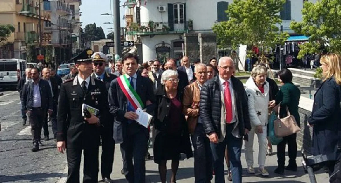 Ercolano - Passeggiata Antiracket per le strade del centro