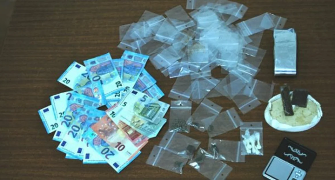 San Giuseppe Vesuviano - Confezionava dosi di droga in casa, arrestato 48enne