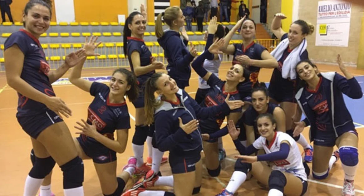Torre Annunziata - Pallavolo, la CMO Fiamma Torrese vince: testa a testa per il primo posto