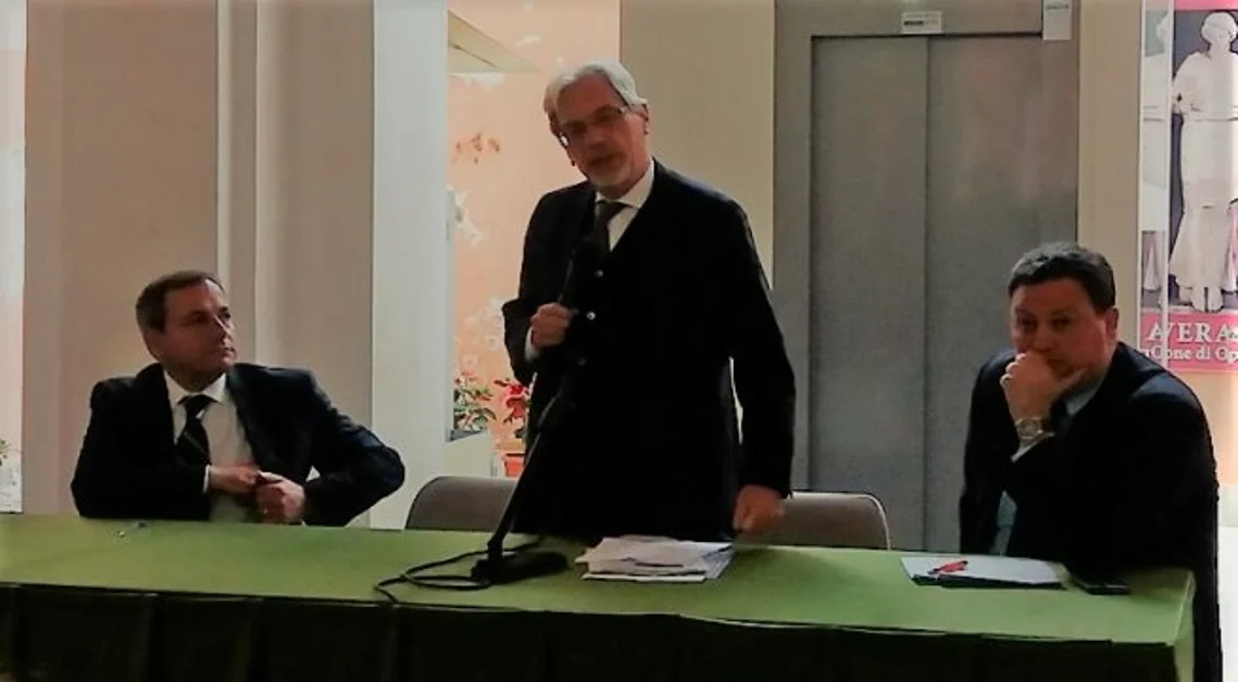 Torre Annunziata - Il ministro De Vincenti a Palazzo Criscuolo:  «Città proiettata al domani»