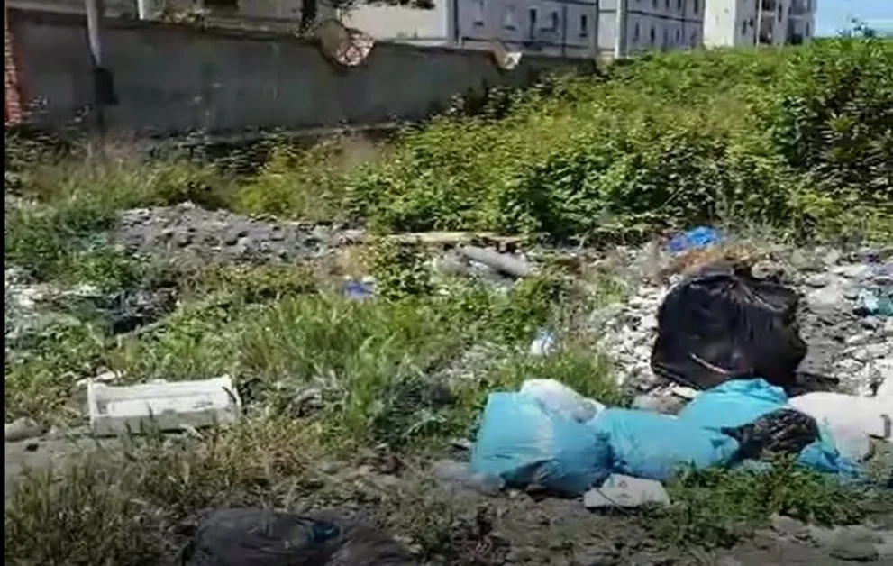Torre Annunziata - Rifiuti abbandonati in via Terragneta, la storia infinita