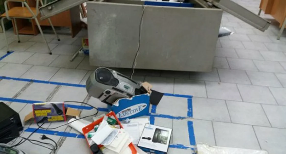 Pompei - Furti di materiale didattico al II Circolo, flash mob di protesta