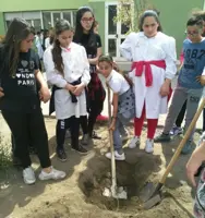 Torre Annunziata - Gli alunni della Parini-Rovigliano e Legambiente per la cura del verde