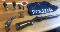 Afragola (NA) - Polizia sequestra armi e munizioni al Rione Salicelle