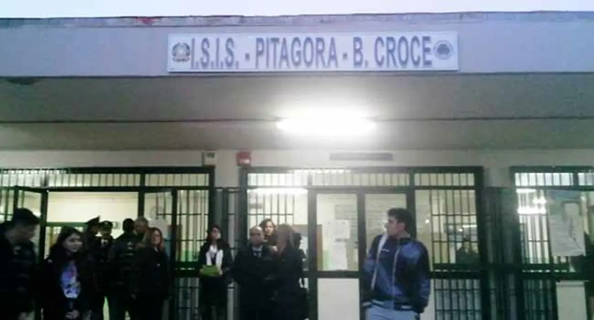 Torre Annunziata - Elezioni comunali, i candidati sindaci incontrano gli studenti del Pitagora-Croce