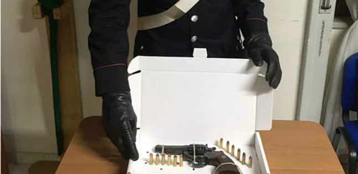 Torre Annunziata - A Pompei fuori ad un bar, scappa alla vista dei carabinieri: arrestato giovane oplontino