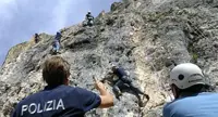 Amalfi (SA) - Turista olandese ferita bloccata su sentiero di montagna, salvata dalla Polizia e dal soccorso alpino