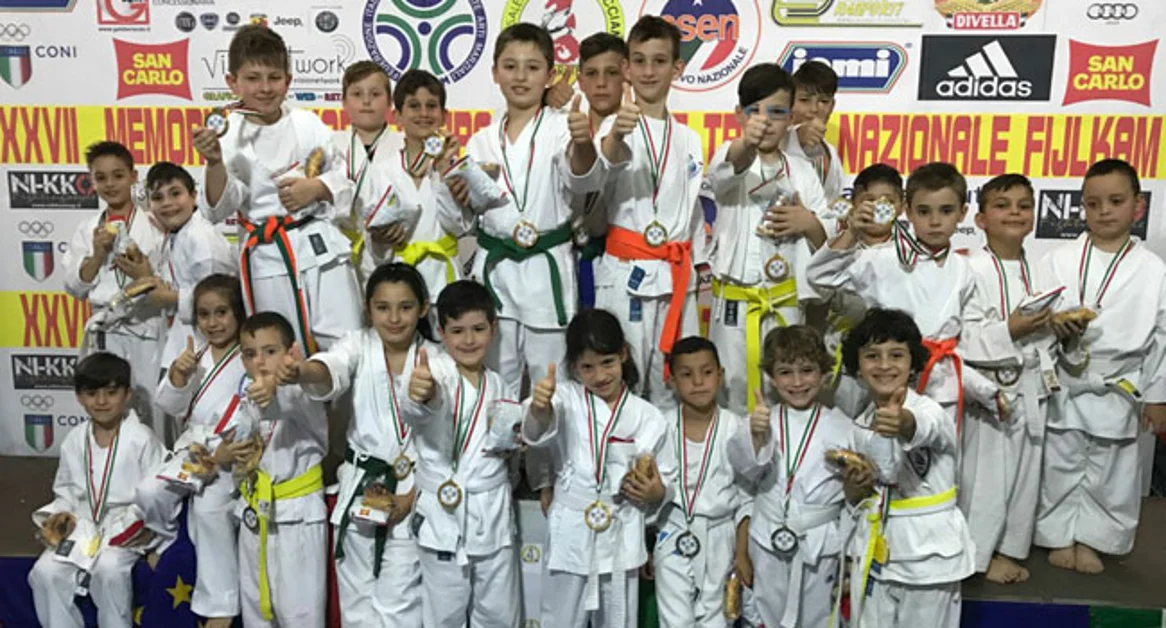 Torre Annunziata - Oratorio Arcobaleno Rovigliano, tante medaglie al trofeo nazionale di karate